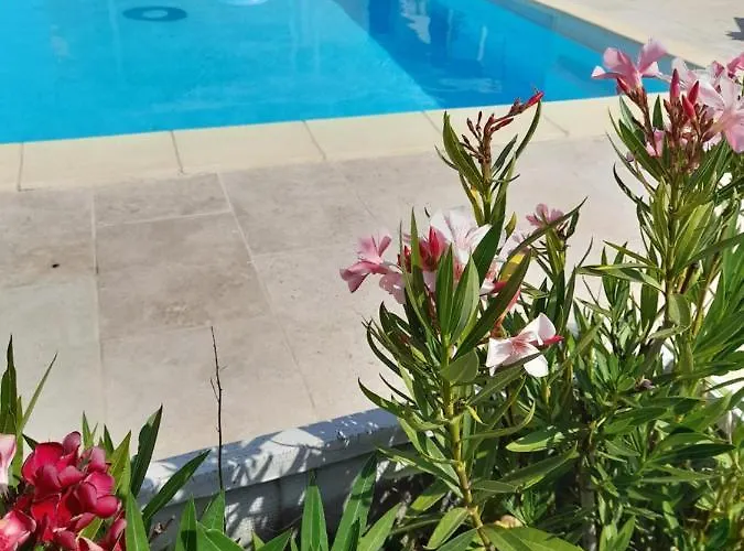 Studio Sympa Meuble Avec Parking Prive Et Piscine