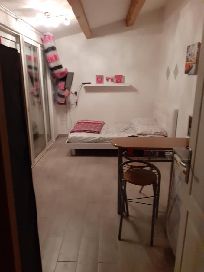 Sympa Meuble Avec Parking Prive Et Piscine Holiday home *